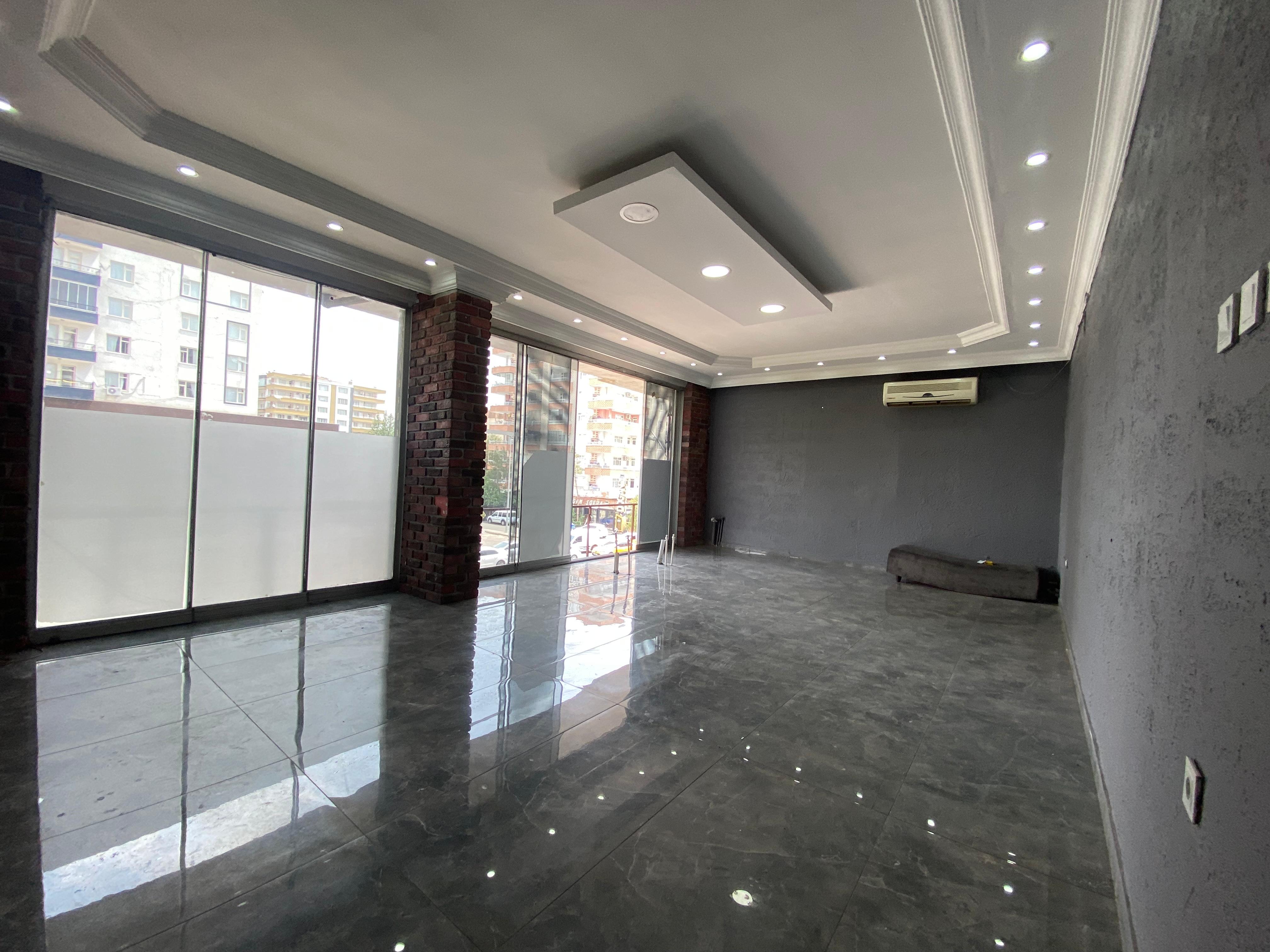 URFA YOLUNA SIFIR CEYLAN AVM KAVŞAĞINDA SATILIK 3+1 BÜRO