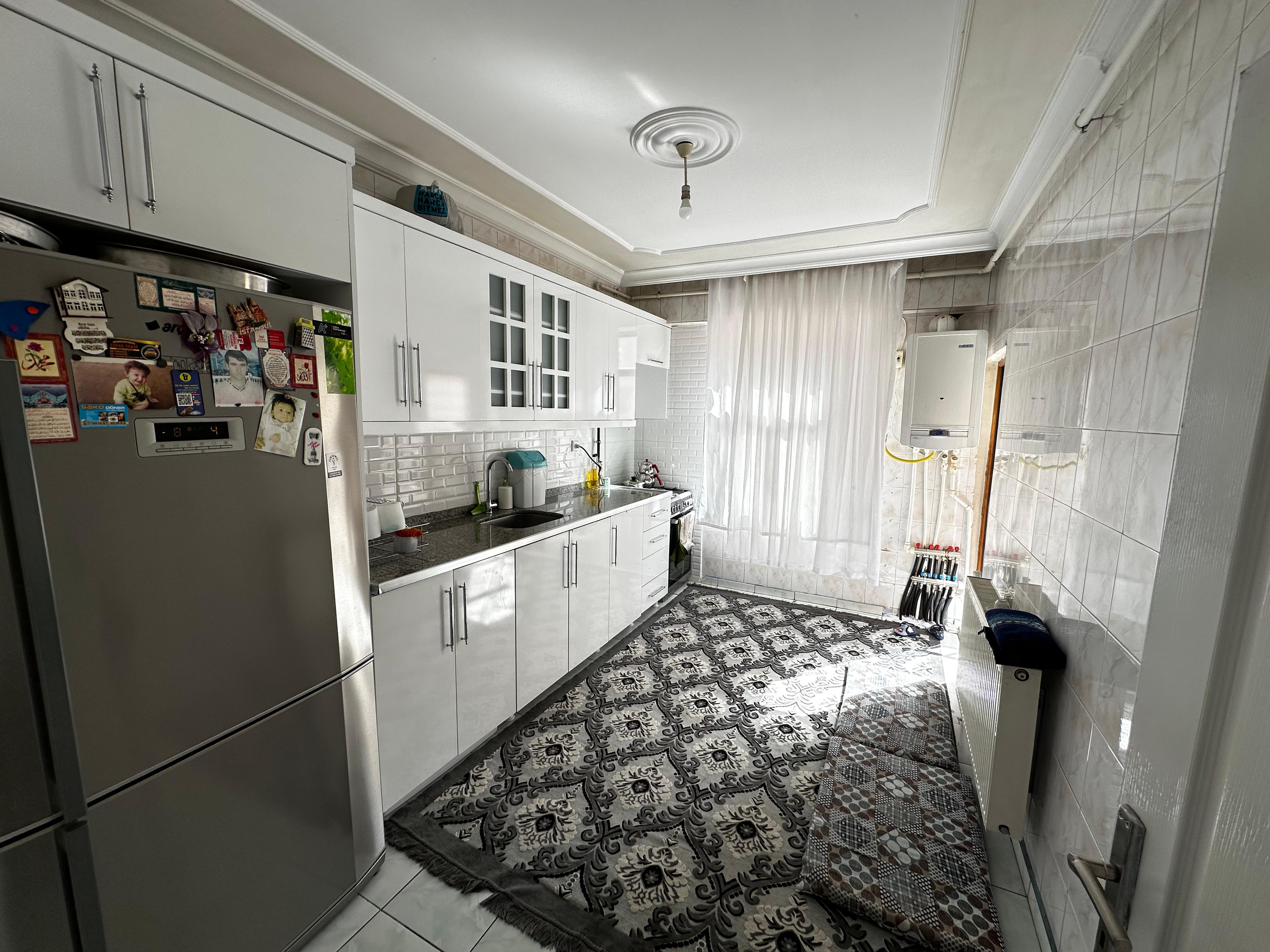 HUZUREVLERİ KARAKOL KARŞISINDA  SATILIK  FIRSAT 3+1 DAİRE..!
