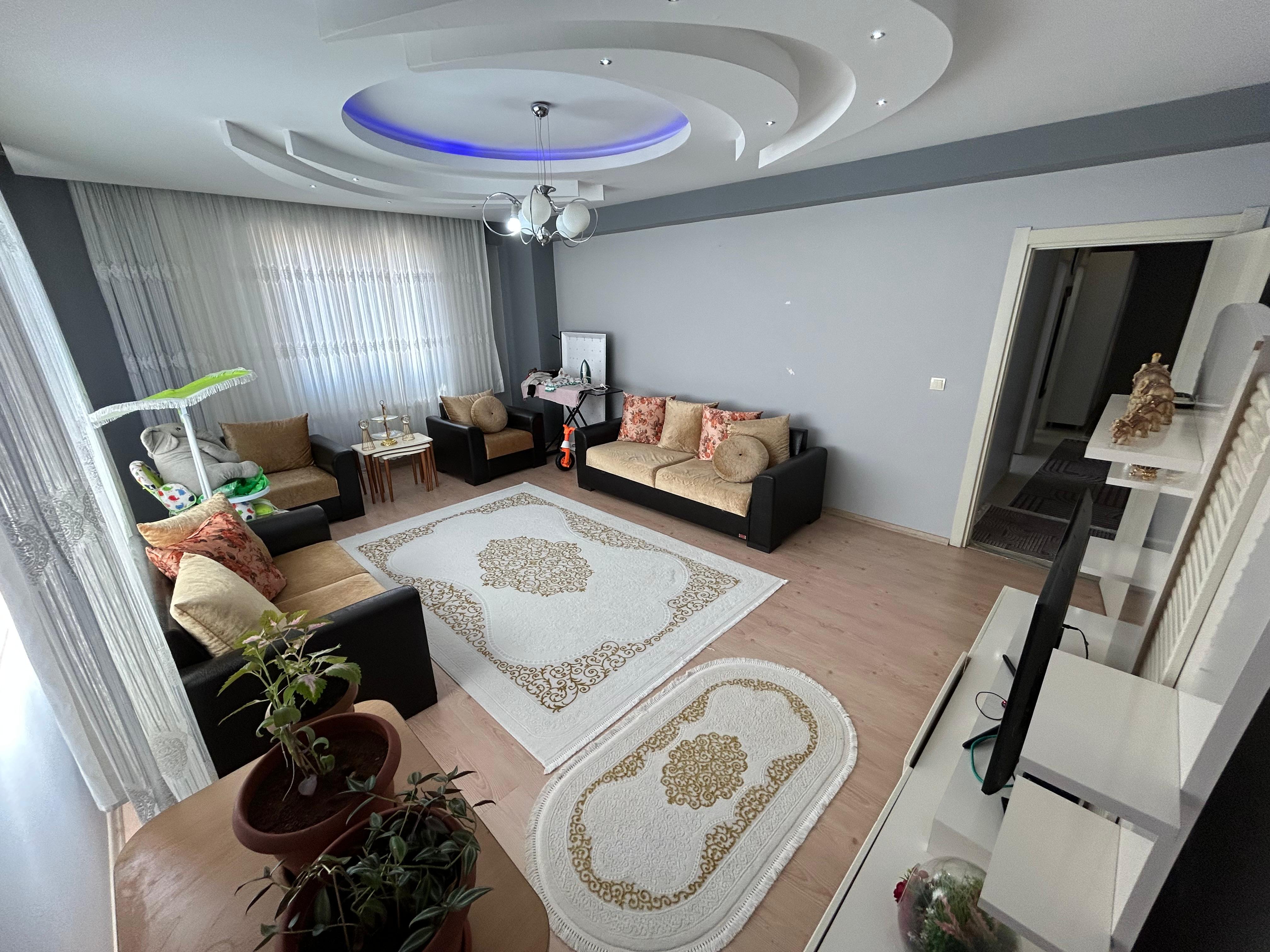 URFA YOLU ÜZERİ  ZANA DÜĞÜN SALONU YANI 2.PARSELDE ACİL SATILIK 3+1 DAİRE!