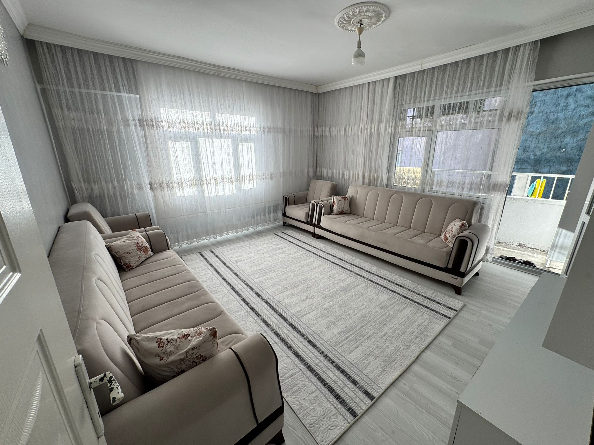 ORYIL PETROL ARKASI SATILIK 2+1 ARA KAT DAİRE
