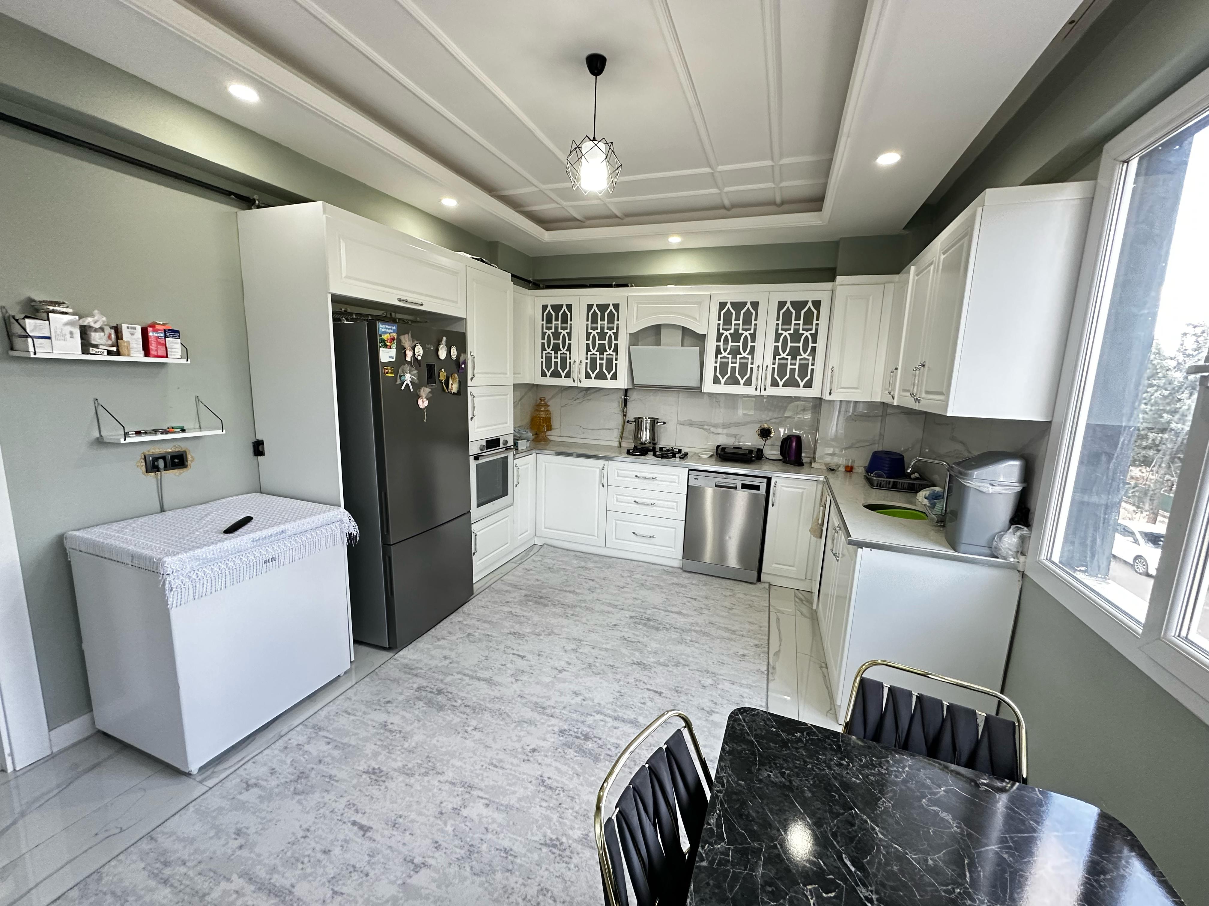 BAĞCILARDA URFA YOLUNA YAKIN YENİ YAPIDA LÜX FIRSAT 3+1 DAİRE..! 