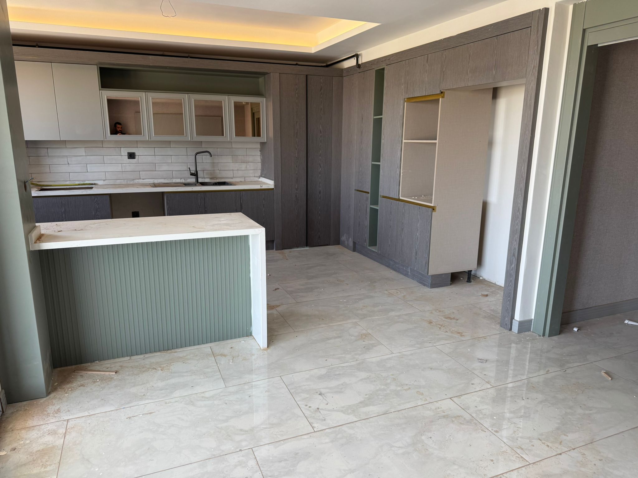 YENİ CEZAEVİ CİVARI ULTRA LÜKS 4,5+1 HAVUZLU DAİRE
