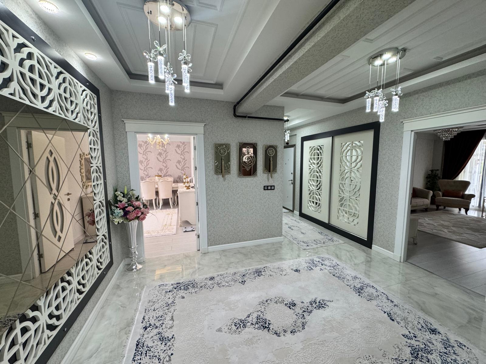 50'LİK YOL STADYUM GİRİŞİ ŞEHRİ BARAN 4 DE ACİL SATILIK DAİRE