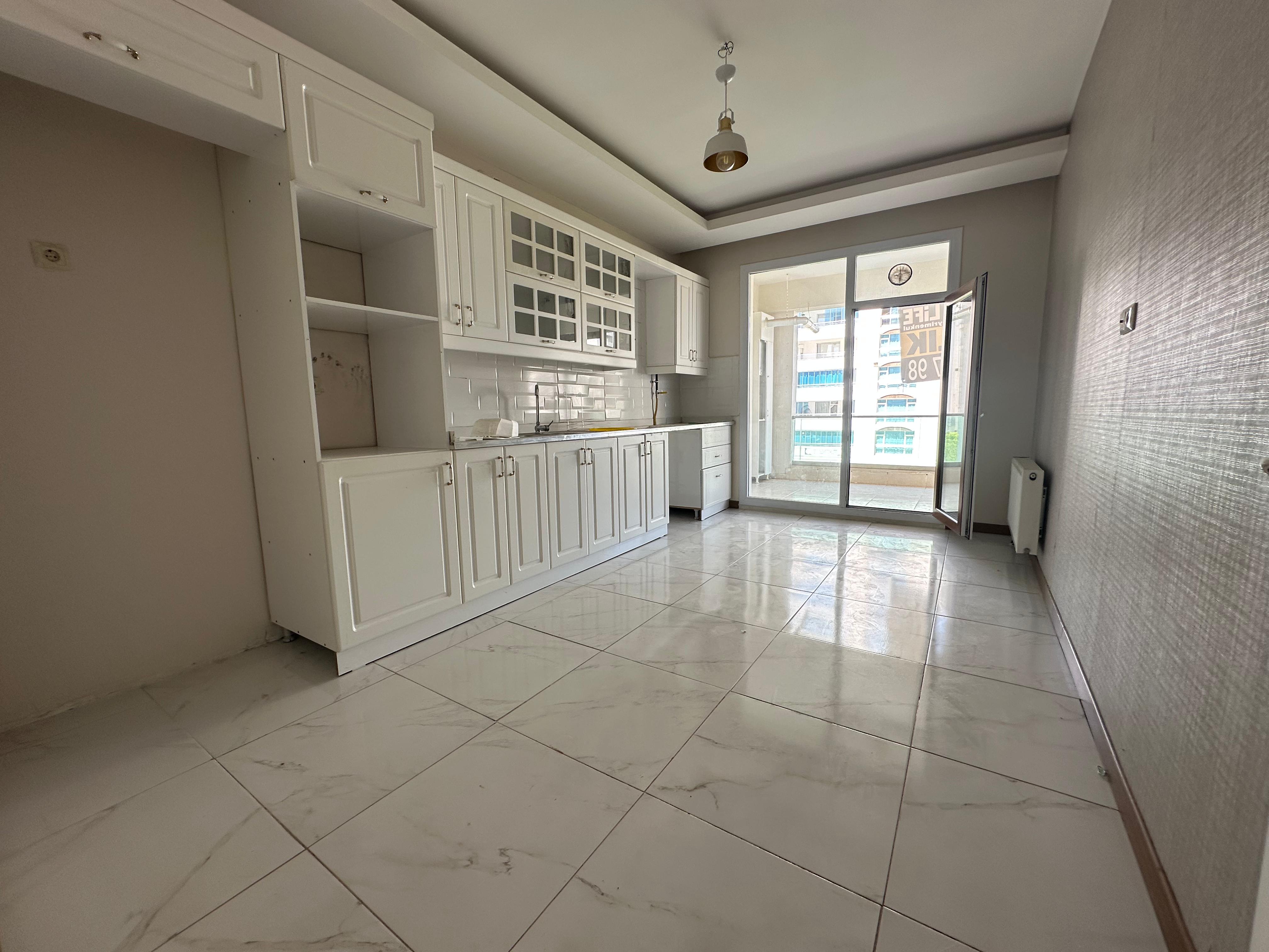 CEYLAN AVM ARKASINDA TAŞKIRAN 3 SİTESİNDE SATILIK 3+1 FIRSAT DAİRE
